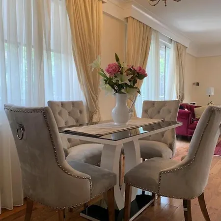 Lovely 3 Bedroom Apartment